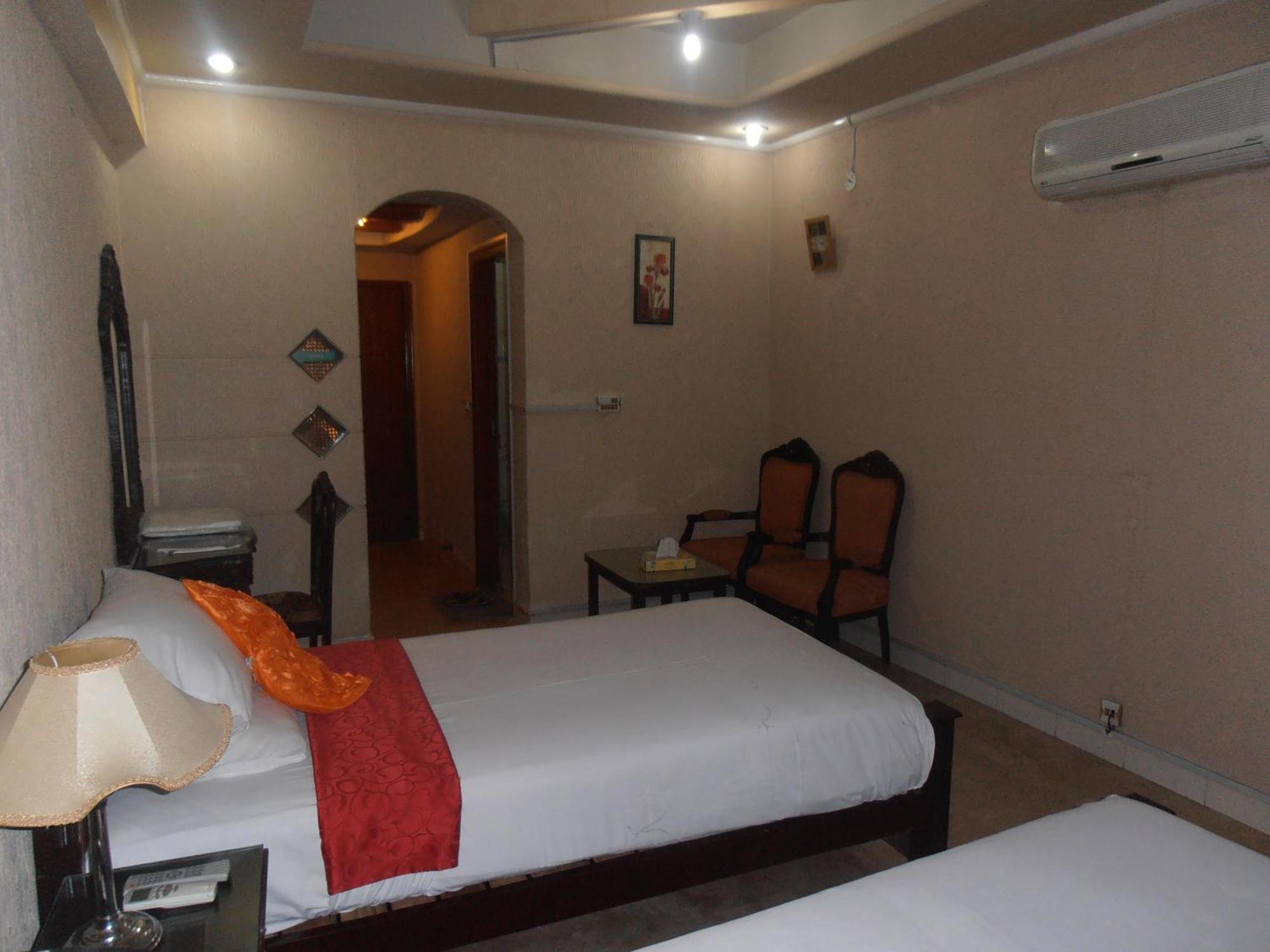 Hotel The Leschanze Lahore Bagian luar foto