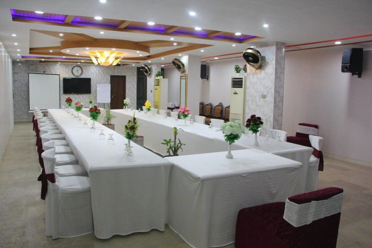 Hotel The Leschanze Lahore Bagian luar foto