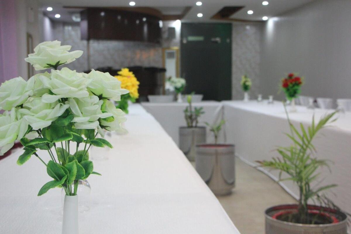 Hotel The Leschanze Lahore Bagian luar foto