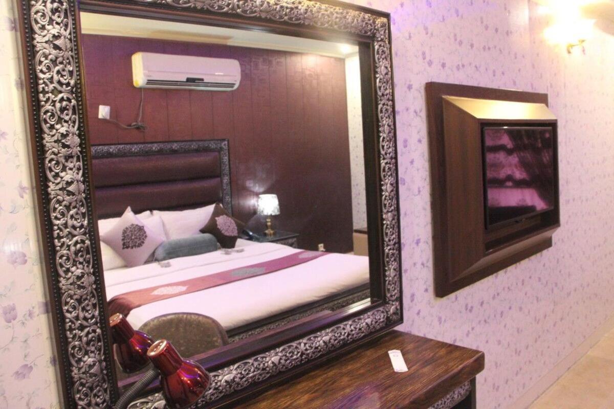 Hotel The Leschanze Lahore Bagian luar foto