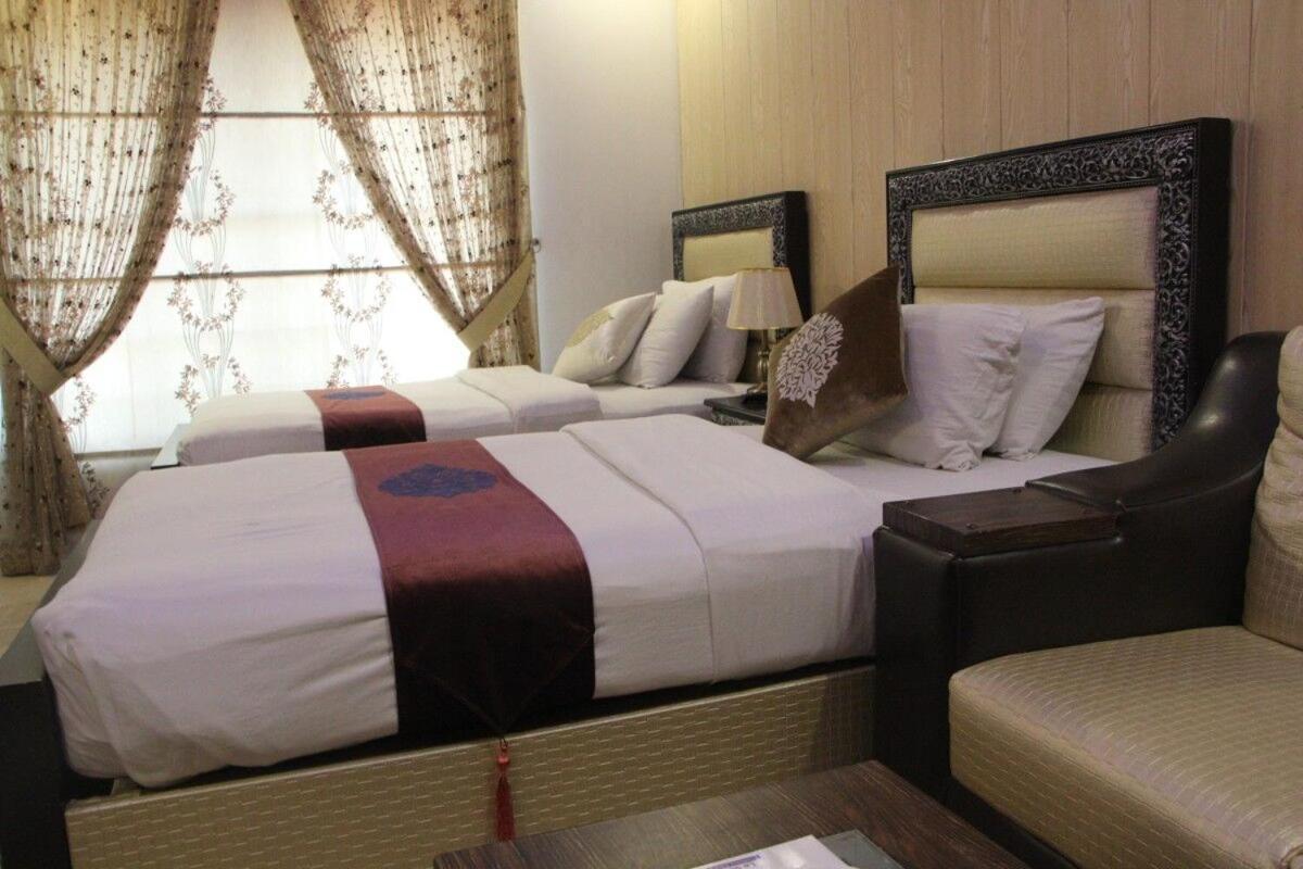 Hotel The Leschanze Lahore Bagian luar foto