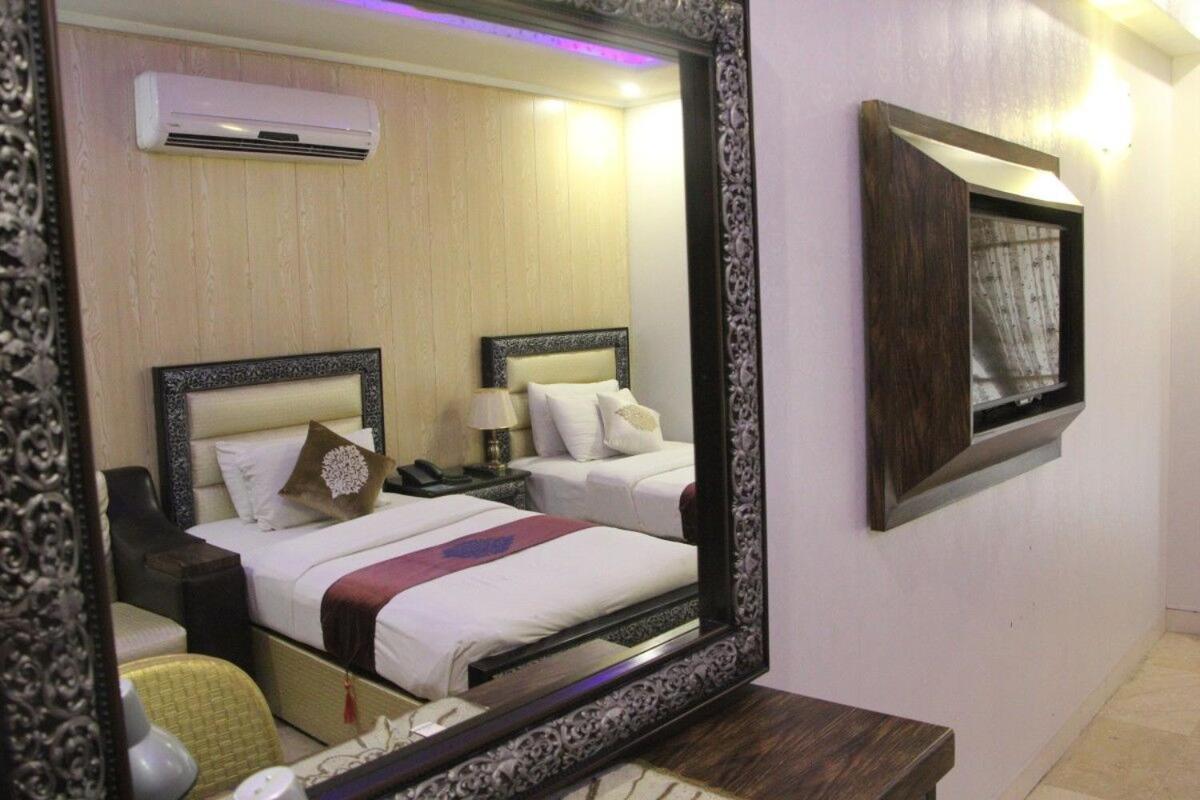Hotel The Leschanze Lahore Bagian luar foto