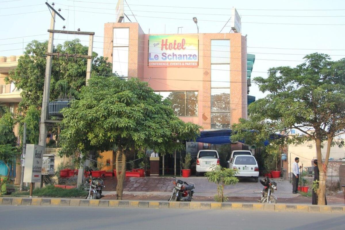 Hotel The Leschanze Lahore Bagian luar foto
