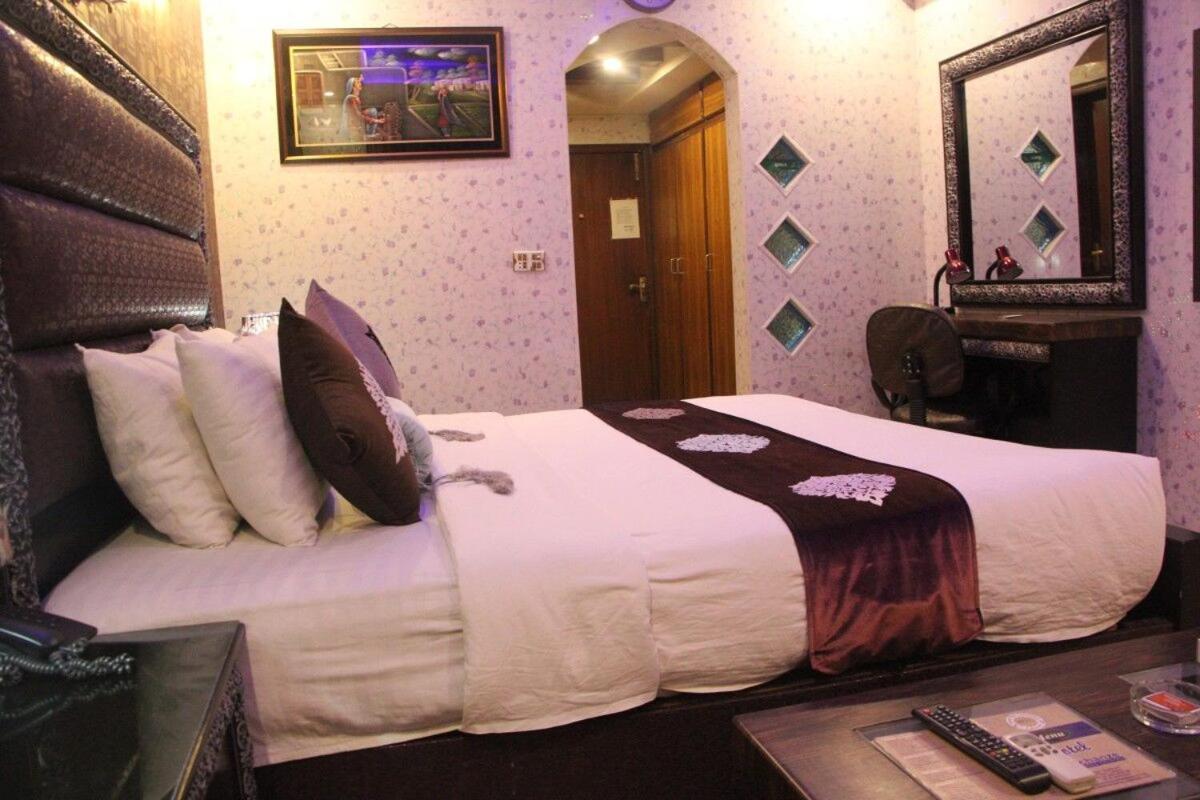 Hotel The Leschanze Lahore Bagian luar foto